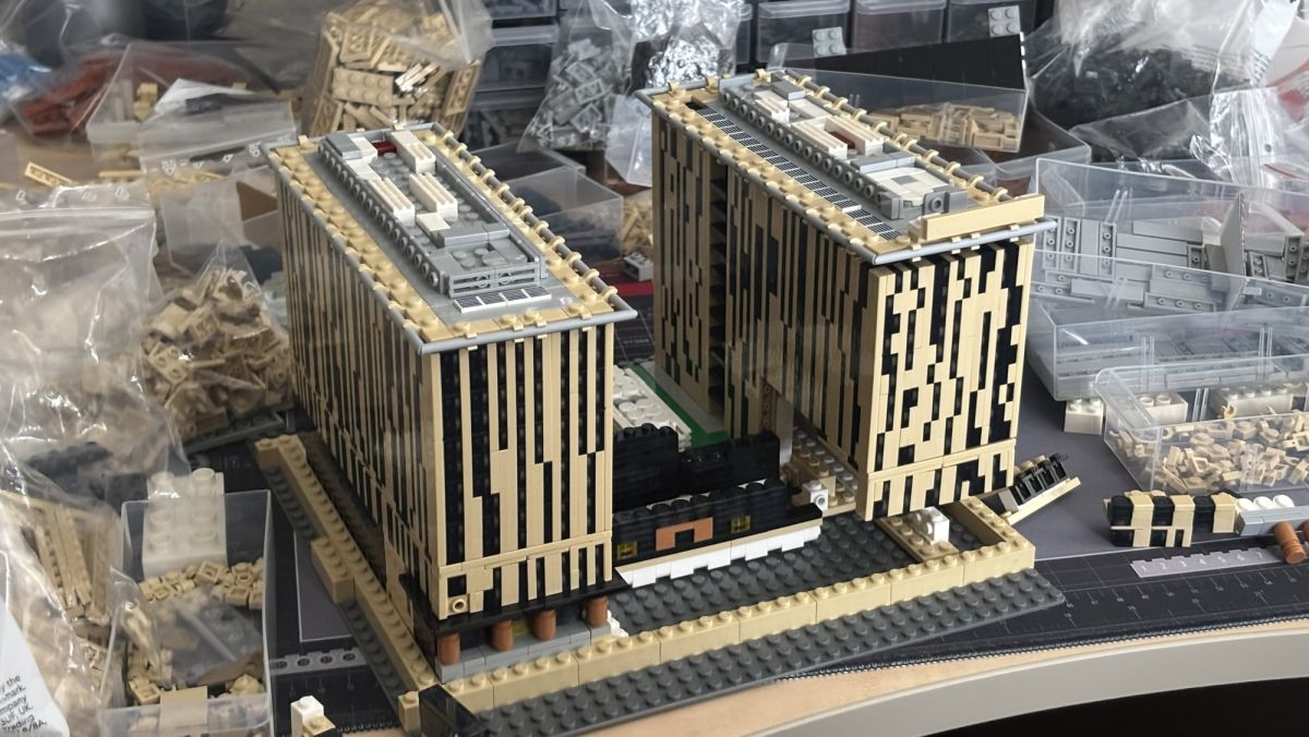 The low block between the towers, with the entrance.